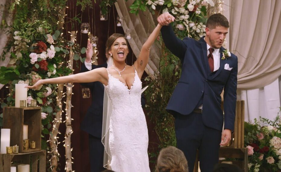 Cinco anos se passaram desde que "Love Is Blind" estreou, e não é incrível pensar que já estamos na oitava temporada do programa? O reality show, que se tornou um verdadeiro fenômeno, ofereceu uma pausa bem-vinda da agitação de 2020, misturando drama, amor e até situações engraçadas em uma dose perfeita. Mas e os casais da primeira temporada? Vamos descobrir onde estão agora! O destino dos casais de Love Is Blind na vida real