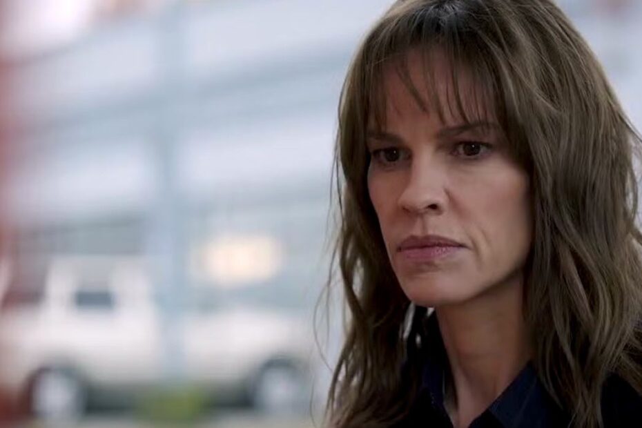 Hilary Swank, uma renomada atriz e vencedora de dois Oscars, recentemente compartilhou suas experiências sobre como era a indústria cinematográfica em seus primórdios. Em uma entrevista à Women's Health, ela criticou o ambiente predominantemente masculino que enfrentou no início de sua carreira, ressaltando como isso limitava suas opções de papéis. A Luta de Hilary Swank: Reinventando o Feminino no Cinema