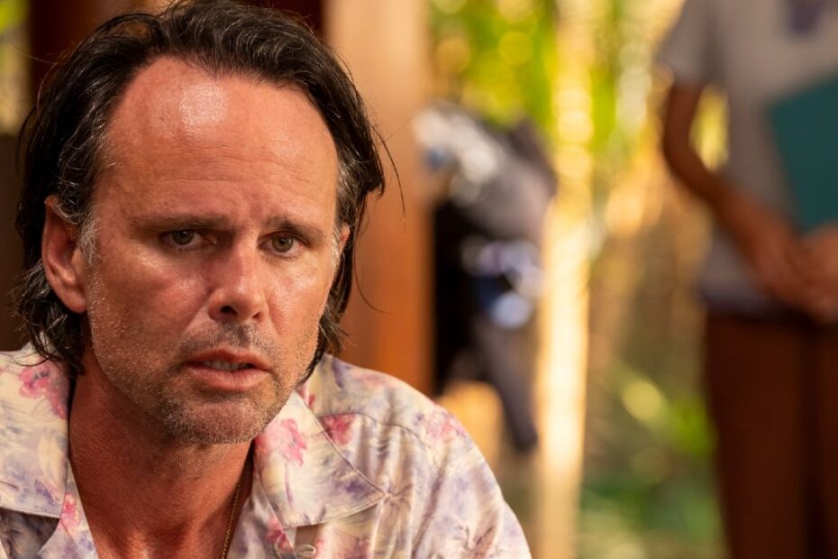 A terceira temporada de “The White Lotus” chegou ao fim com um clímax dramático e cheio de revelações. Os personagens principais, Timothy Ratliff e Rick Hatchett, disputam o título de piores personagens da temporada, e o desfecho de suas histórias deixa os espectadores boquiabertos. A Morte e o Karma: Últimos Destinos em The White Lotus