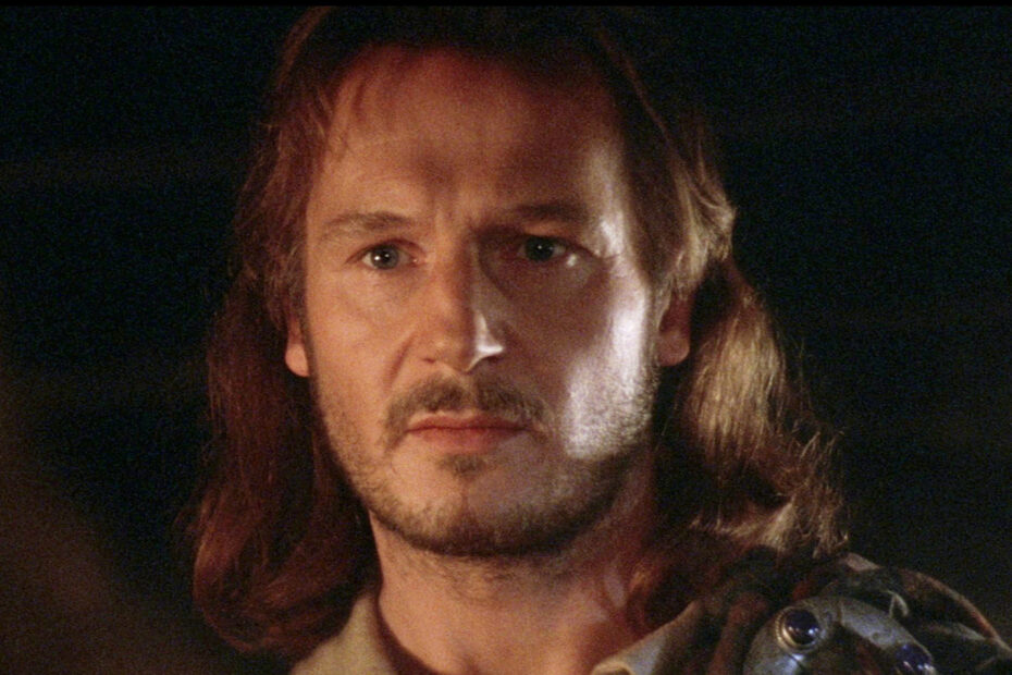 **Um Acidente Marcante no Set de "Rob Roy"** Acidente nos bastidores: Liam Neeson é ferido durante filmagem