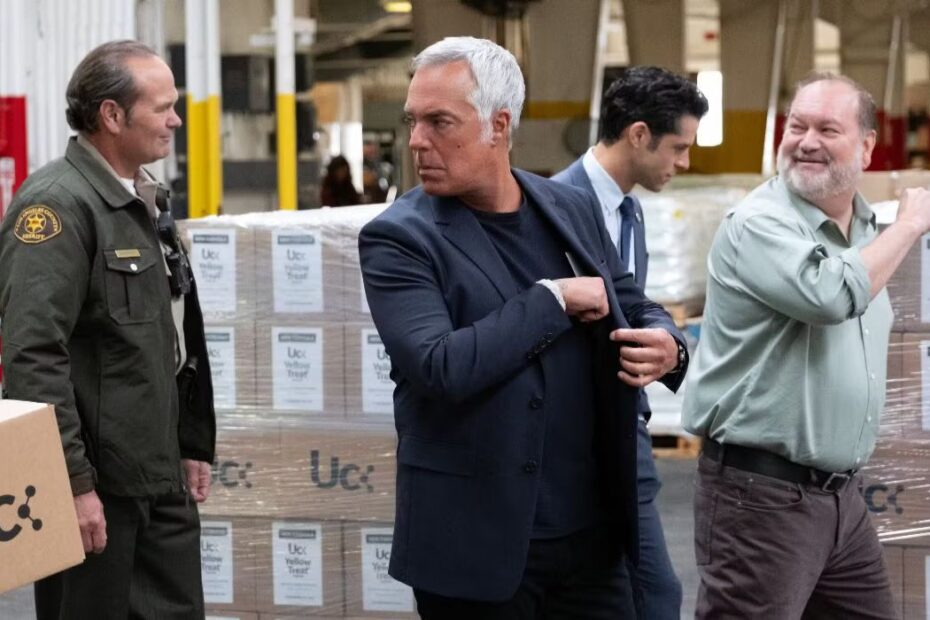 Titus Welliver está prestes a se despedir de um dos papéis mais marcantes de sua carreira: o detetive Harry Bosch. Após mais de uma década interpretando esse personagem, a terceira temporada de "Bosch: Legacy" foi confirmada como a última deste universo que conquistou tantos fãs. Durante uma entrevista com a CBR, Welliver compartilhou suas emoções sobre essa transição, destacando a forte conexão que desenvolveu com a figura de Bosch, além de enfatizar a colaboração frutífera que teve com o autor e co-criador da série, Michael Connelly. Adeus ao Detetive: Welliver Reflete sobre o Fim de Bosch