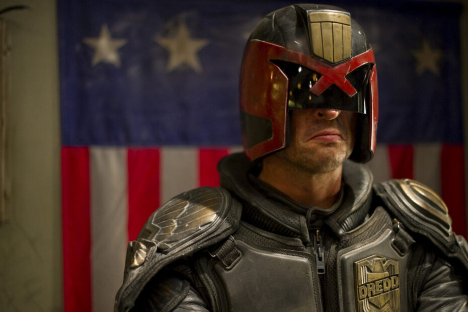 Recentemente, Alex Garland confirmou um rumor que circula há anos sobre sua participação na direção de "Dredd", um filme de ficção científica e ação lançado em 2012. Garland, conhecido por seu trabalho em "28 Dias Depois" e "Nunca Me Deixe Ir", foi o roteirista do filme e, aparentemente, também exerceu influência em sua direção. Alex Garland e seu papel oculto em um clássico da ficção científica