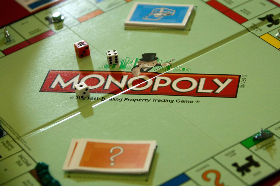 A Netflix está prestes a lançar um novo reality show que gira em torno do famoso jogo de tabuleiro Monopoly. O programa, intitulado “Monopoly: The Game Show”, promete trazer uma série de desafios e emoções, permitindo que os participantes vivenciem a experiência do jogo de maneira inovadora. Batalha de Estratégias: O Jogo do Poder em Série na Netflix
