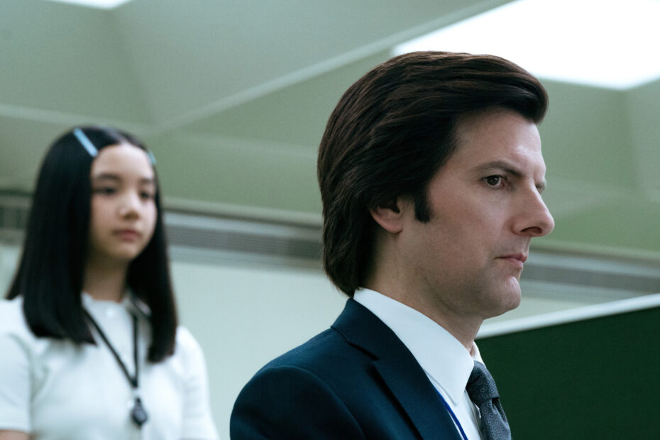 A série "Severance", disponível na Apple TV+, tem conquistado o público não apenas pela sua trama envolvente, mas também pela presença de atores com forte bagagem no humor. Um dos pontos que chamam a atenção é a mistura de comédia e drama em um cenário de ficção científica, que é uma das características mais marcantes da primeira temporada. Cameo de Ben Stiller em Severance que poucos perceberam