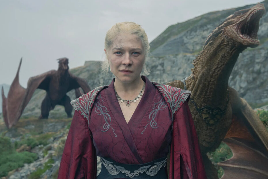 A série "House of the Dragon", exibida pela HBO, trouxe diversas inovações em relação ao universo criado por George R. R. Martin. Uma das mais notáveis foi a quebra de uma regra estabelecida pelo autor sobre o comportamento dos dragões. Martin, reconhecido por suas opiniões contundentes sobre as adaptações de seus livros, aparentemente tentou sinalizar isso em um post no seu blog, pouco antes do lançamento da temporada 2. "Casa do Dragão e suas quebras nas regras de George R.R. Martin"