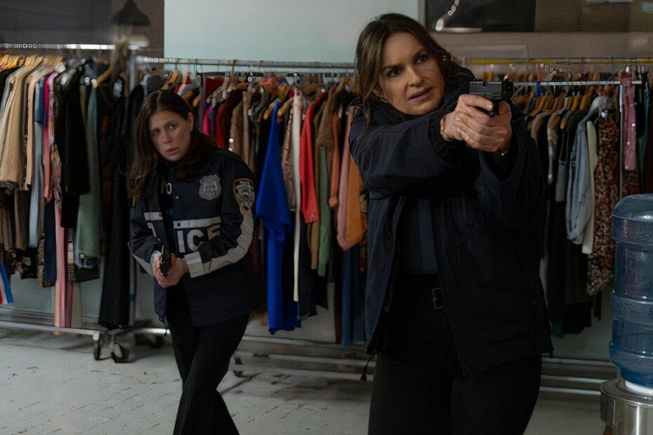 Os fãs da franquia "Law & Order" podem esperar uma noite emocionante na próxima semana com a tão aguardada colisão entre "Law & Order" e seu spin-off, "Law & Order: Special Victims Unit". O evento especial vai ao ar na quinta-feira, 17 de abril. Dois trailers foram divulgados, um para cada série, aumentando a expectativa entre os espectadores. Crossover surpreendente de Law & Order promete emoções intensas