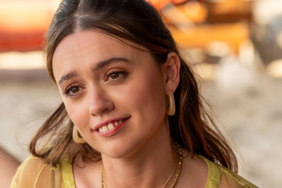 Aimee Lou Wood, conhecida por seu papel em "Sex Education" e sua recente participação na terceira temporada de "The White Lotus", compartilhou suas experiências pessoais e desafios relacionados à fama e saúde mental. Durante uma entrevista, ela revelou que a notoriedade que ganhou com "Sex Education" a levou a um diagnóstico de TDAH e características autistas. Desnudando a Fama: Aimee Lou Wood e seus Desafios Internos