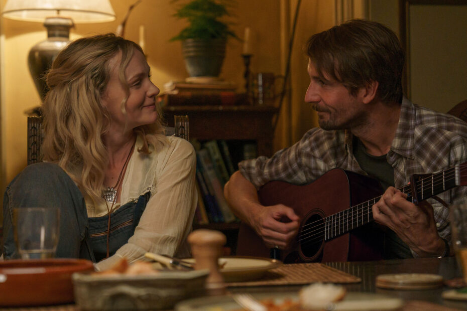 O Festival Internacional de Cinema Sands, localizado em St Andrews, na Escócia, dará início à sua quarta edição no dia 25 de abril de 2025. O evento terá a estreia da comédia britânica "The Ballad of Wallis Island", estrelada por Carey Mulligan e Sian Clifford, que fez sua primeira exibição no Sundance Film Festival deste ano. A história gira em torno de um ganhador da loteria que contrata seu duo folk favorito para realizar um concerto em sua ilha remota. O filme será lançado em 28 de março. Festival de Cinema em Areia de Muralhas: Abertura com Filme de Carey Mulligan e Presença de Estrelas como Joanna Lumley e Kharmel Cochrane