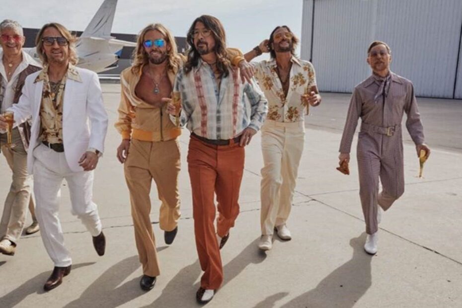 **Quando os Foo Fighters Formaram uma Banda Cover dos Bee Gees: Apresentando os Dee Gees** Foo Fighters surpreendem com a divertida homenagem aos Bee Gees