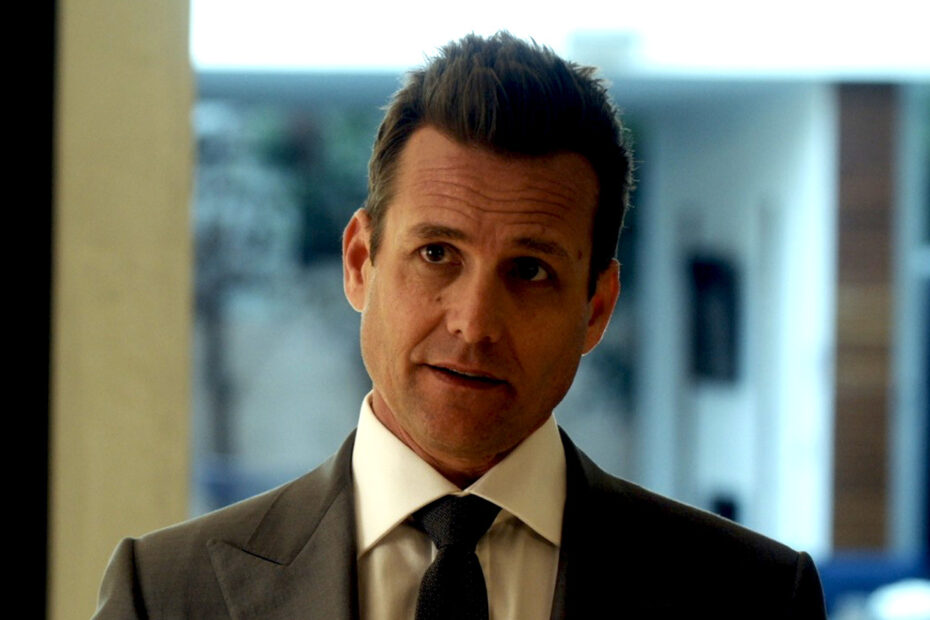 **Suits LA: Uma Referência à Donna que Fez Todo Mundo Sorrir** Harvey faz piada sobre o estilo de Ted e menciona Donna