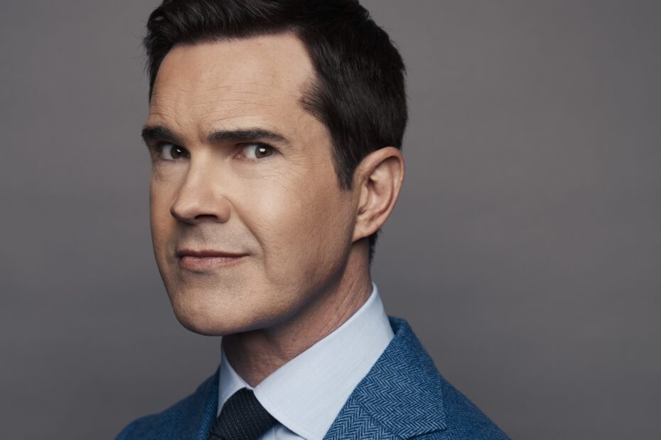 Jimmy Carr vai apresentar um novo game show intitulado "Am I The A**hole?" baseado no famoso subreddit que discute dilemas morais e situações cotidianas. Esta atração será exibida pelo Comedy Central no Reino Unido e contará com a participação do público, que poderá trazer suas perguntas controversas para serem discutidas por Carr e uma bancada de dois comediantes. Jimmy Carr e o Tretando das Relações: Nova Série de Jogos Que Promete Polêmica e Risadas!