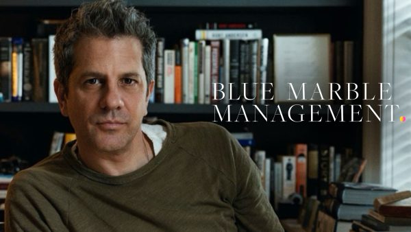 **MARCUS HINCHEY ASSINA COM A BLUE MARBLE MANAGEMENT** Marcus Hinchey: A Nova Promessa de Roteiros Que Está Pronto para Brilhar com a Blue Marble Management