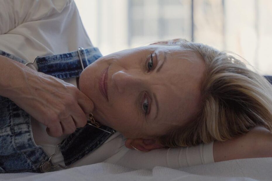 **Marlee Matlin: Not Alone Anymore - Um Documentário Inspirador** Marlee Matlin e sua Jornada Poderosa: Um Olhar da Kino Lorber sobre a Superação e a Solidão