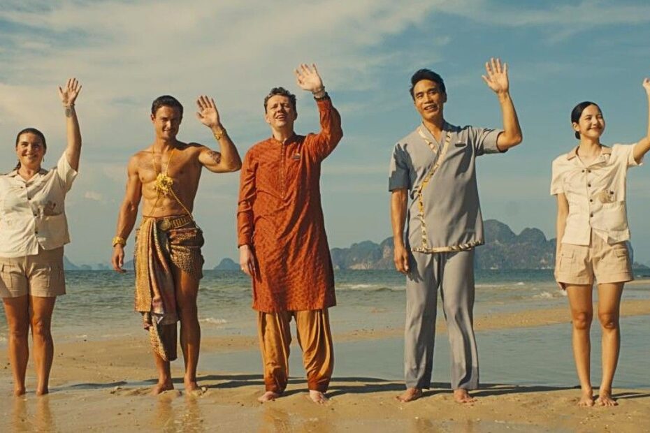 A terceira temporada de "The White Lotus" chegou ao fim, trazendo mais um ciclo de enredos complexos e reviravoltas mortais. O criador da série, Mike White, já confirmou que haverá uma quarta temporada, mas anunciou uma mudança significativa no cenário. Ao contrário das praias ensolaradas que foram o palco das temporadas anteriores, Mike está considerando um local que se afaste do ambiente tropical. Mudanças de Cenário em 'The White Lotus' na Quarta Temporada