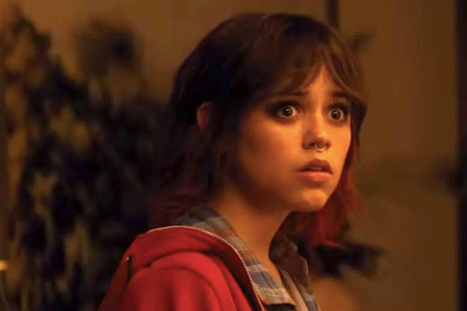 O novo filme "Death of a Unicorn", a ser lançado em 28 de março de 2025, marca um ponto de virada na carreira de Jenna Ortega, que tem sido amplamente reconhecida por seus papéis em filmes de terror nos últimos anos. Comumente associada ao gênero, a atriz agora apresenta uma obra que mistura comédia e horror, trazendo uma nova perspectiva à sua trajetória no cinema. O Fim da Era do Terror: Jenna Ortega em Novo Filme da A24