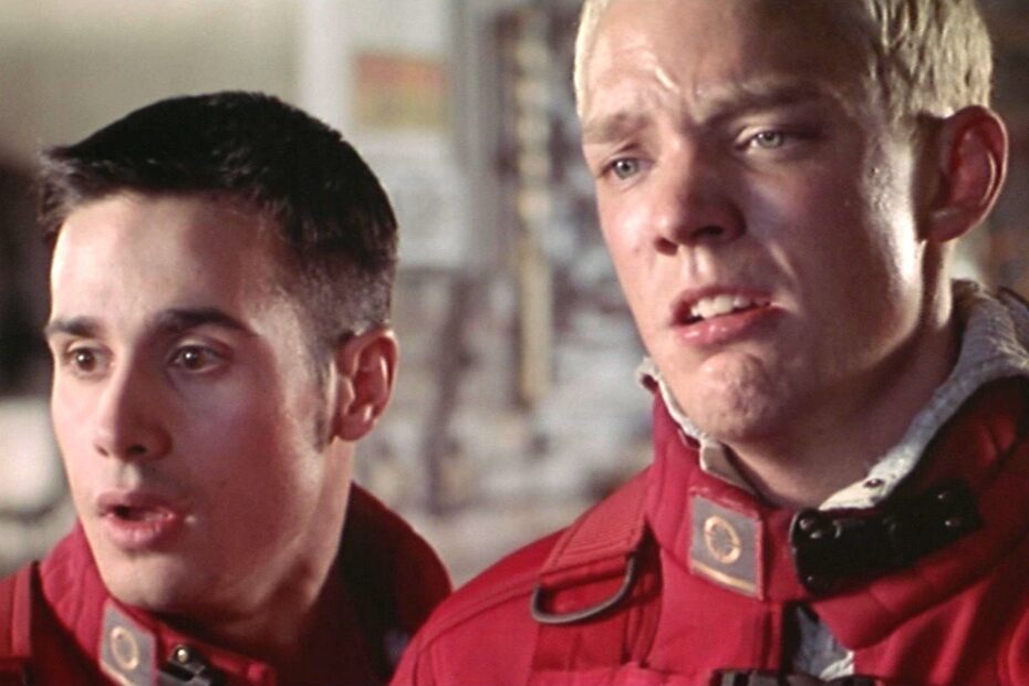 **Matthew Lillard e Freddie Prinze Jr. em um Filme de Guerra de Ficção Científica Esquecido** O Lado Oculto de Matthew Lillard e Freddie Prinze Jr.