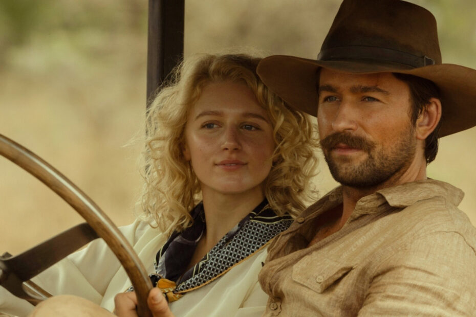 A série "1923", que faz parte do universo de "Yellowstone", trouxe à tona uma trama que explora o amor e a tragédia de forma intensa. No final da segunda temporada, os fãs foram surpreendidos com a morte de Alexandra Dutton, interpretada por Julia Schlaepfer, que ocorre logo após um momento de felicidade quando ela se reencontra com Spencer, vivido por Brandon Sklenar, e dá à luz seu filho. Essa reviravolta emotiva não foi totalmente inesperada, pois a série já havia deixado pistas sobre o desfecho trágico do relacionamento deles desde o início. O trágico desfecho do amor de Alexandra e Spencer em 1923