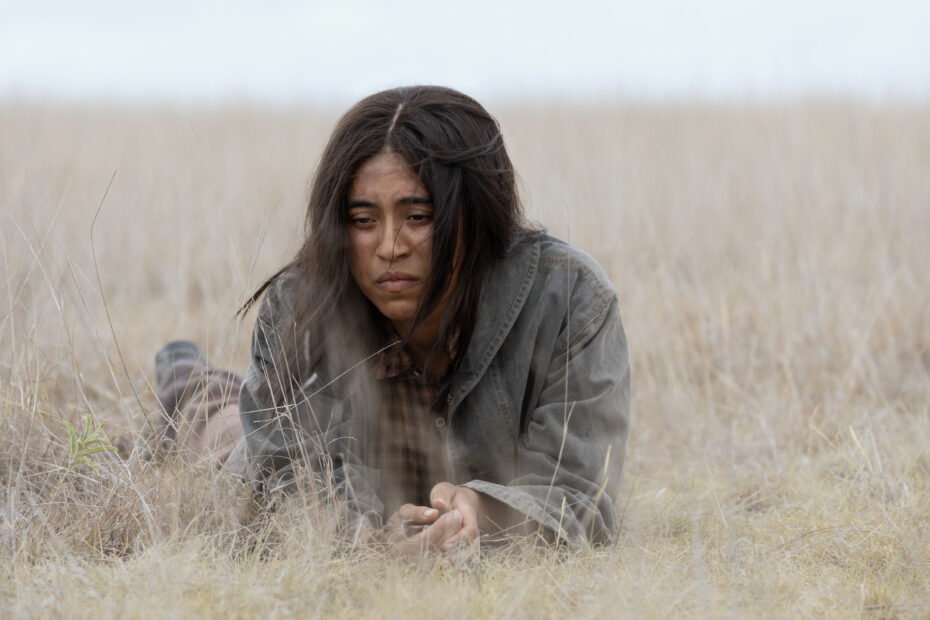 Amino Nieves, a talent em ascensão, revela detalhes sobre sua personagem, Teonna Rainwater, na série "1923", que é uma prequela de "Yellowstone". O episódio final da temporada trouxe uma resolução cheia de emoção e algumas reviravoltas intrigantes, especialmente para Teonna, que enfrenta desafios imensos ao escapar de um internato católico no Dakota do Norte. Os Destinos Entrelaçados: O Fim Surpreendente de Aminah Nieves em 1923 e Sua Conexão com Spencer