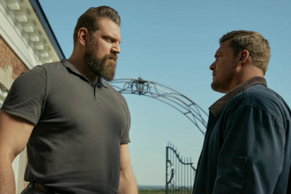 **Reacher: Mudanças na Temporada 3 e a Exclusão de Crimes Perturbadores de Paulie** Reacher 3 deixa de lado crime polêmico de Paulie