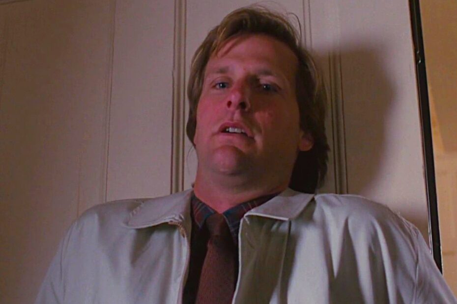 A tão esperada refilmagem de "Arachnophobia", a clássica comédia de terror dos anos 90, não será mais realizada devido a diferenças criativas entre o diretor Christopher Landon e a produtora Amblin Entertainment. O filme original, lançado em 20 de julho de 1990, era protagonizado por Jeff Daniels e John Goodman e contava a história de uma nova espécie de aranha sul-americana que provoca um grande pânico em uma cidade da Califórnia. Remake de comédia de horror dos anos 90 é cancelado