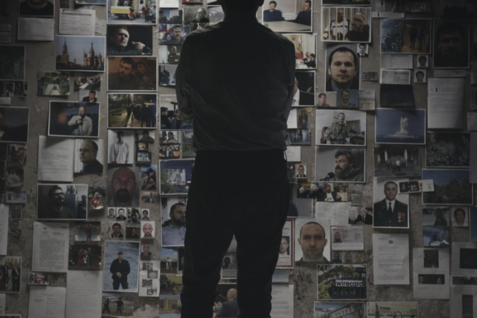 O documentário "Antidote", dirigido por James Jones, apresenta a vida do jornalista Christo Grozev, considerado um "rock star" do jornalismo investigativo. Grozev se tornou um alvo da Kremlin após expor a identidade de espiões russos e tentativas de assassinato no Ocidente. O filme teve sua estreia mundial no CPH:DOX em Copenhague, e retrata como ele lida com a constante ameaça à sua vida por parte do governo russo. Revelações Explosivas: O Jornalista que Desafiou o Kremlin e Entrou na Mira de Putin
