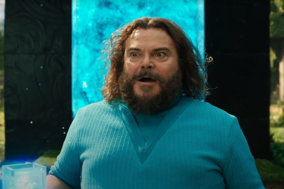 O filme "A Minecraft Movie" se tornou um sucesso nas bilheteiras, superando seu orçamento reportado com uma arrecadação expressiva e recebendo uma alta avaliação média do público de 88% no Rotten Tomatoes. Essa recepção entusiasmada surpreendeu o diretor Jared Hess, que comentou sobre como as reações dos fãs ao filme, baseado no popular jogo, são engraçadas e, ao mesmo tempo, estranhas. "Surpresas e pipocas: a loucura do sucesso de A Minecraft Movie"