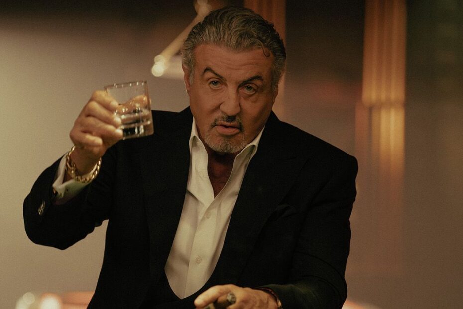 **Tulsa King: O que esperar da terceira temporada** Sylvester Stallone volta a Nova York em nova foto de Tulsa King