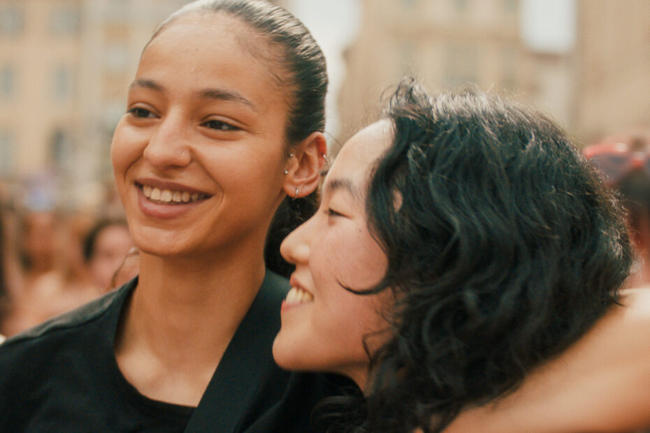 A Revelação de Nadia Melliti: Um Encanto Sedutor em "A Irmã Menina" na Cannes Film Festival