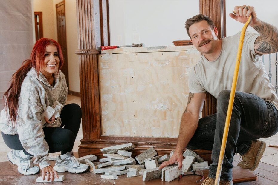 **Chelsea e Cole DeBoer: Superando o Acidente Para a Abertura do Down Home Fab** Abertura de loja e colisão: como Chelsea e Cole superaram o desafio