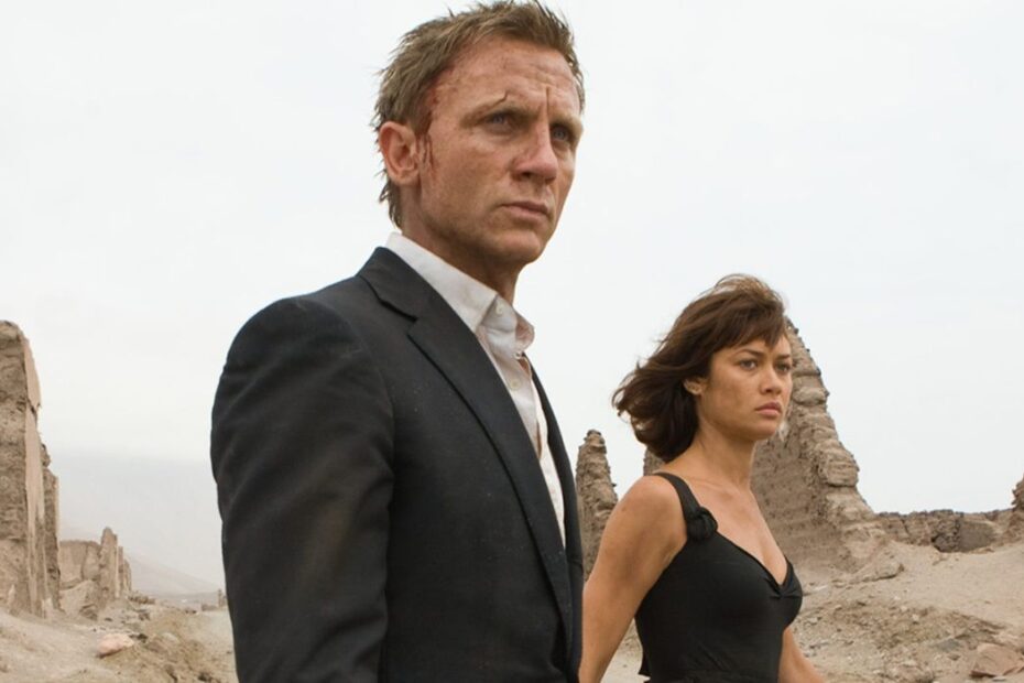 **Aimee Lou Wood: A Nova Favorita para o Papel de Bond Girl** Aimee Lou Wood: A Nova Sensação na Corrida das Bond Girls