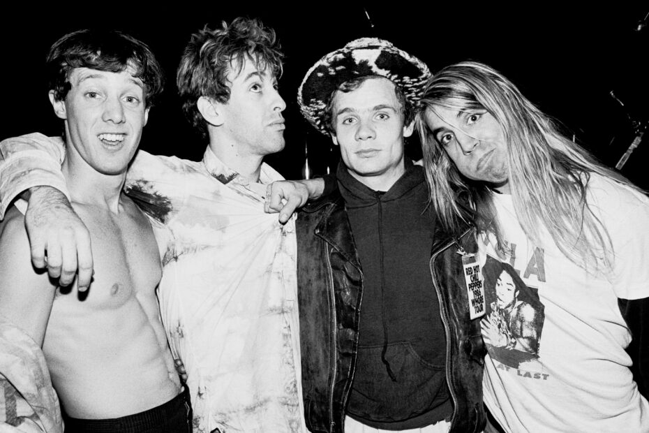 **Documentário sobre os Red Hot Chili Peppers é exibido em Cannes** Festival de Cannes Surpreende com Exibição Secreta do Documentário dos Red Hot Chili Peppers