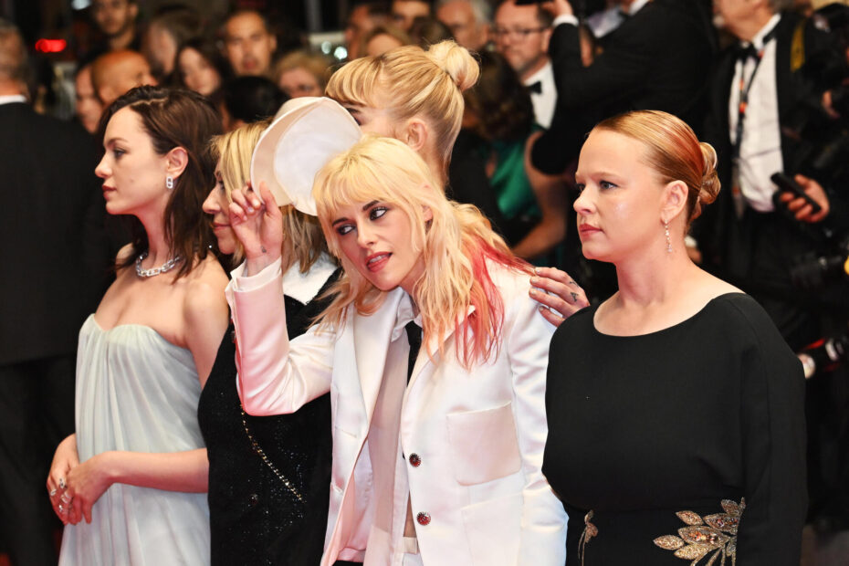 Kristen Stewart Encanta Cannes com 'A Cronologia da Água' e Recebe Ovacionada de Pé por 6 Minutos