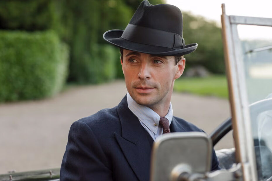 **Matthew Goode Não Retornará para o Terceiro Filme de Downton Abbey** Matthew Goode explica sua saída do próximo filme de Downton Abbey