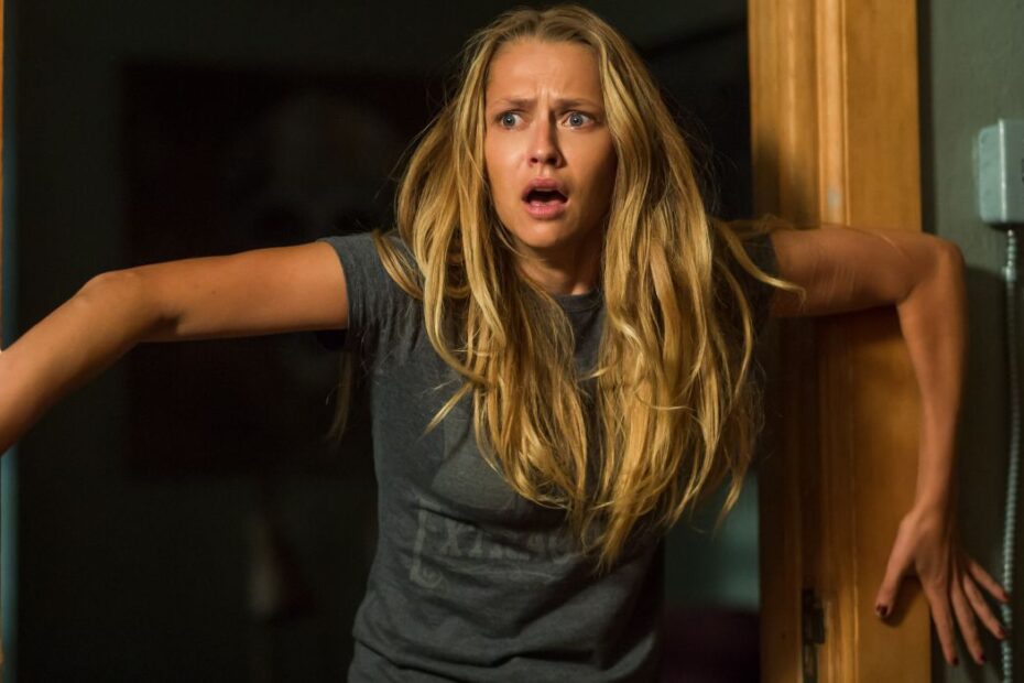 O Mistério por trás da Ausência de Sequência para Lights Out - Um Horror de 149 Milhões "A Noite sem Término: Por que 'Lights Out' ainda não tem Sequência?"
