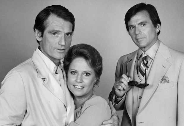 Chris Robinson, conhecido por seu papel como o Dr. Rick Webber em "General Hospital", faleceu aos 86 anos. Ele faleceu em 9 de outubro de 2023. Robinson foi uma figura icônica na série, fazendo sua estreia em 1976. Ele se destacou por seu talento e pela contribuição significativa ao mundo das novelas. Adeus a uma lenda: Chris Robinson nos deixa aos 86 anos