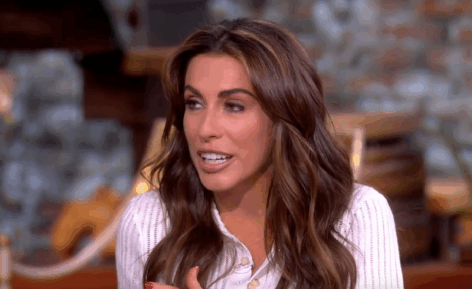 **Alyssa Farah Griffin gera polêmica em debate sobre aborto no The View** Alyssa Farah Griffin gera polêmica sobre aborto em 'The View'