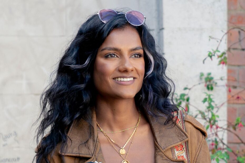 O Papel Reduzido de Simone Ashley em 'F1' Reflete um Maior Problema de Diversidade em Hollywood Diversidade em Doses: O Papel Reduzido de Simone Ashley em 'F1' Reflete Falta de Representação Genuína em Hollywood