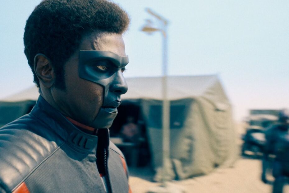 **Edi Gathegi Fala Sobre Seu Papel Como Mister Terrific em Superman** Edi Gathegi se prepara para dar vida a Mister Terrific no cinema