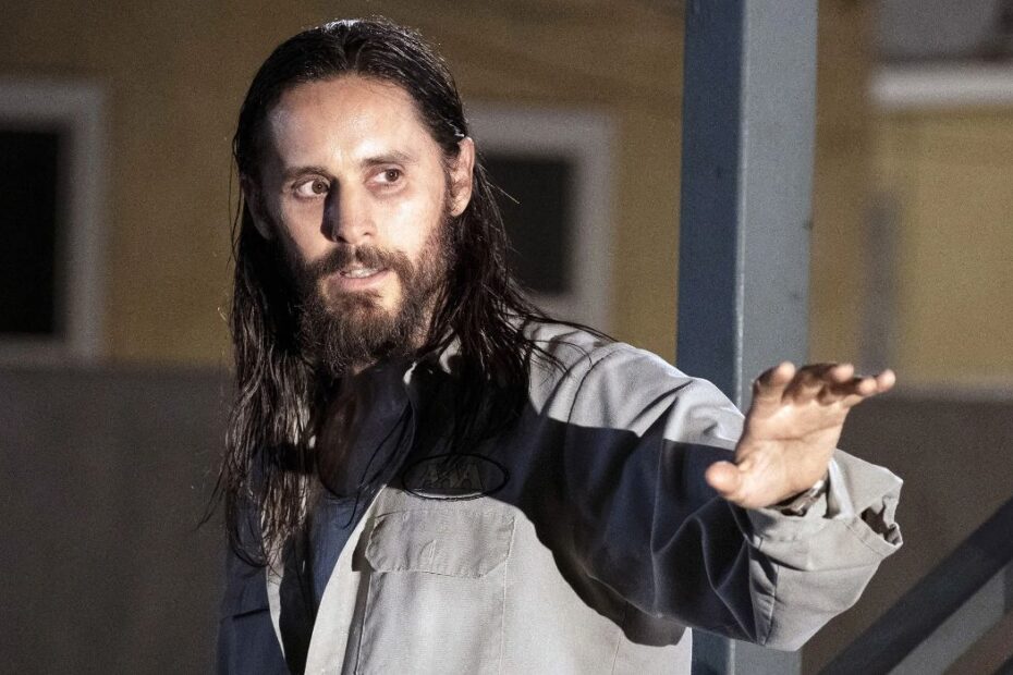 **Jared Leto Enfrenta Acusações de Conduta Inadequada** Jared Leto sob pressão: Denúncias de assédio chocam Hollywood