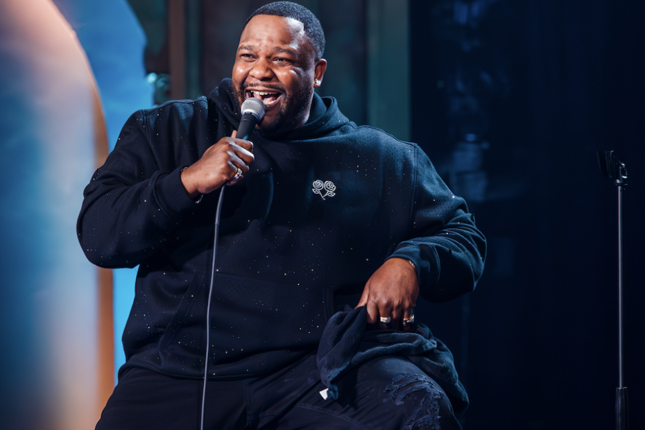 **Nate Jackson Atrai Atenção com Especial de Comédia na Netflix** Nate Jackson Agita a Comédia com Seu Especial de Estreia no Netflix: Super Funny!