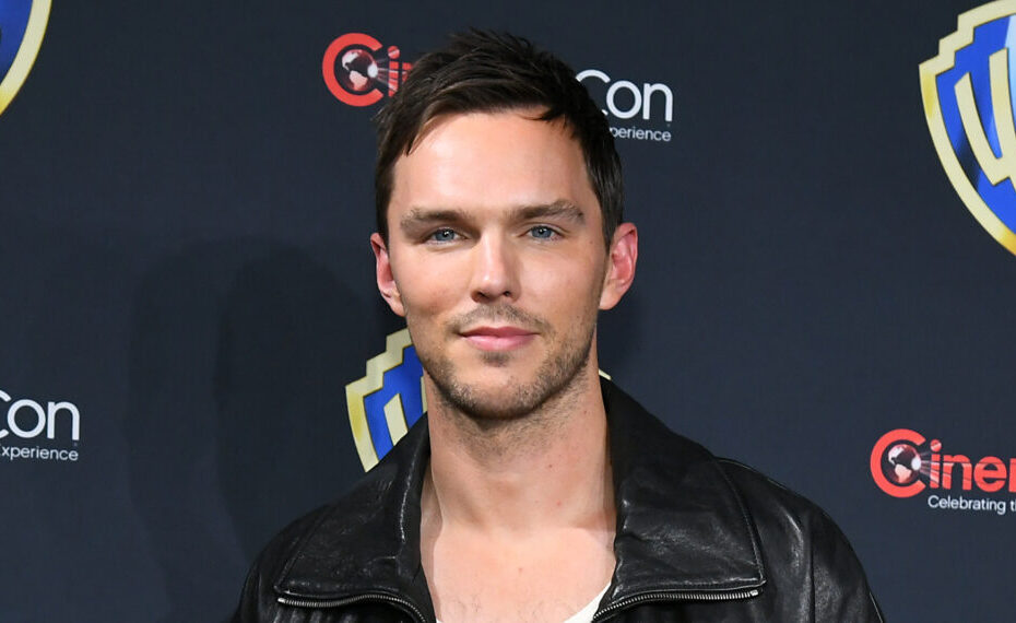 **Nicholas Hoult e a Possibilidade de Participar da Série Harry Potter da HBO** Nicholas Hoult fala sobre participação na série de Harry Potter