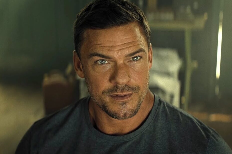 **Alan Ritchson e a Importância do Catering em Sets de Filmagem** O herói escondido que faz os filmes acontecerem