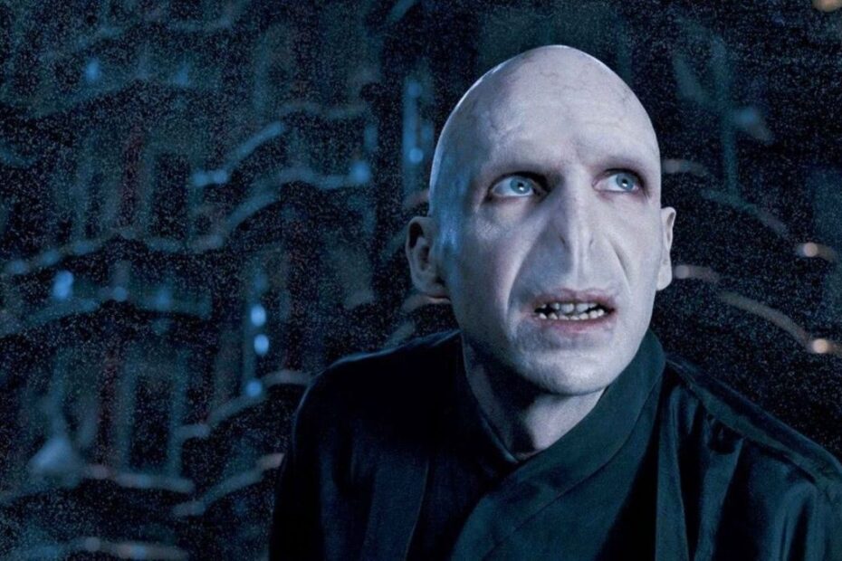 **Ralph Fiennes dá conselhos divertidos para o novo Voldemort do reboot de Harry Potter** Ralph Fiennes dá dicas engraçadas para novo Voldemort da HBO