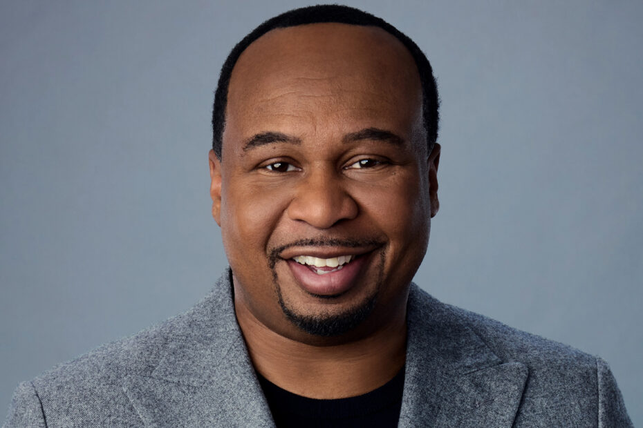 **Roy Wood Jr. e o Documentário "Going, Going Gone: The Magic of the Home Run"** Roy Wood Jr. Revela os Bastidores do Beisebol em Novo Documentário da Roku