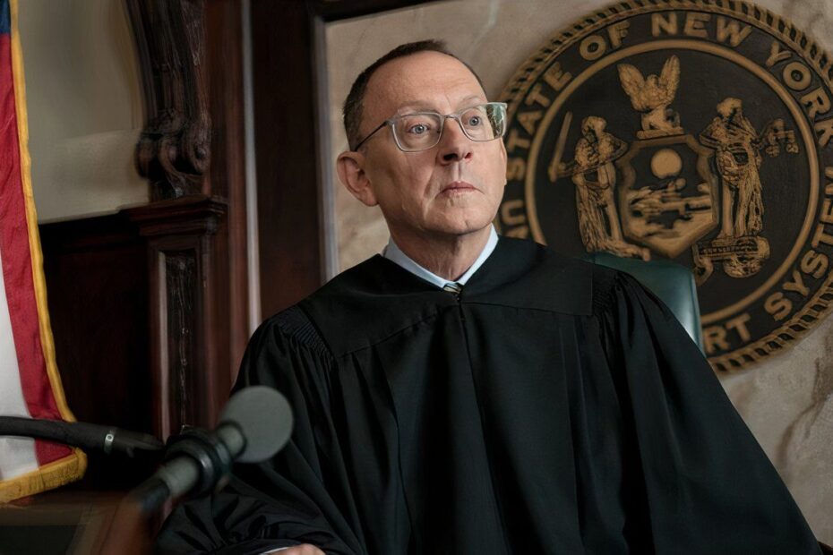 **O Impacto do Juiz Crawford na Terceira Temporada de Elsbeth** Villain ainda causa estragos em Elsbeth na terceira temporada