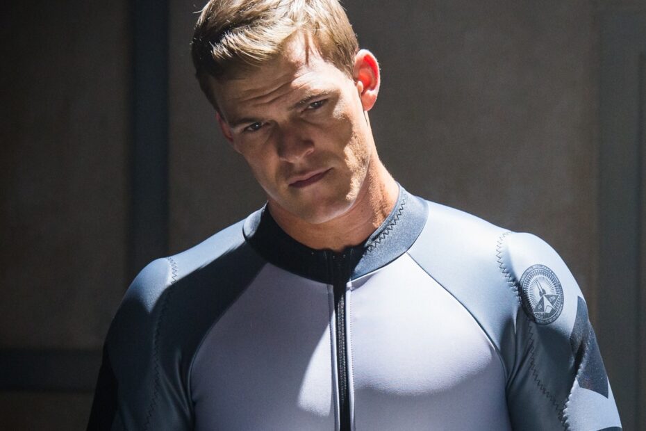 **Alan Ritchson e a Comédia de Ficção Científica "Lazer Team"** Alan Ritchson brilha em filme de ficção científica esquecido