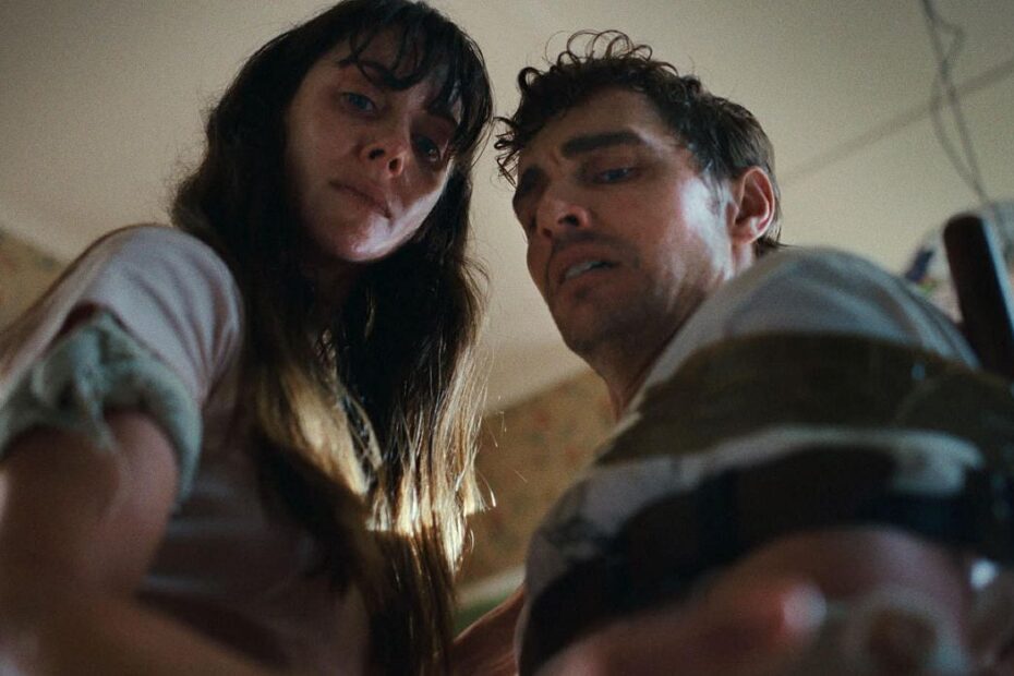 **Juntos: Uma Nova Perspectiva sobre Relacionamentos no Horror** Amor Sobrenatural: Quando o Horror Une Corpos e Corações