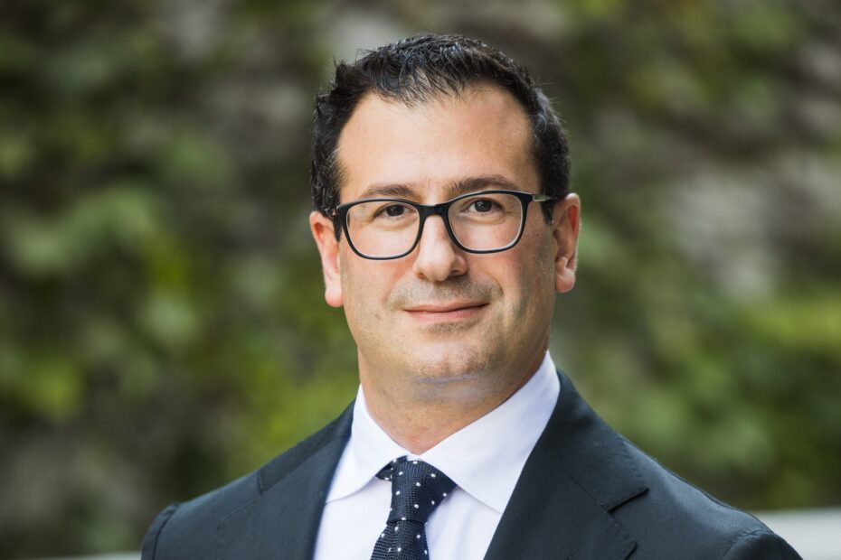 **Charles Barsamian Assume Posição de Sócio Administrador na Entertainment Law Partners** Charles Barsamian assume a liderança na Entertainment Law Partners: o que isso significa para o futuro do setor?