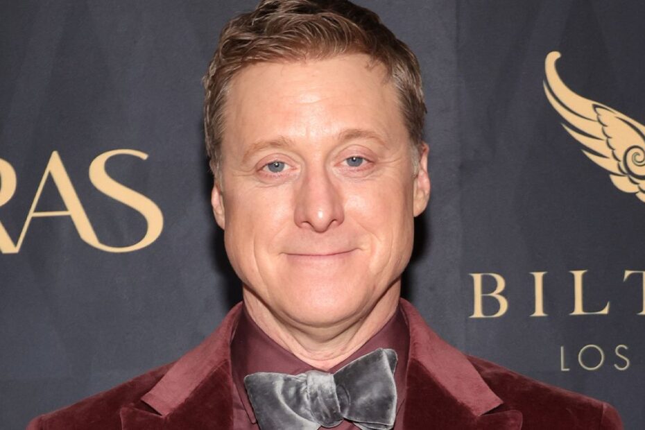 **Resident Alien: A Comédia de Ficção Científica que Conquistou o Público** Série de ficção científica com Alan Tudyk agora disponível para maratonar