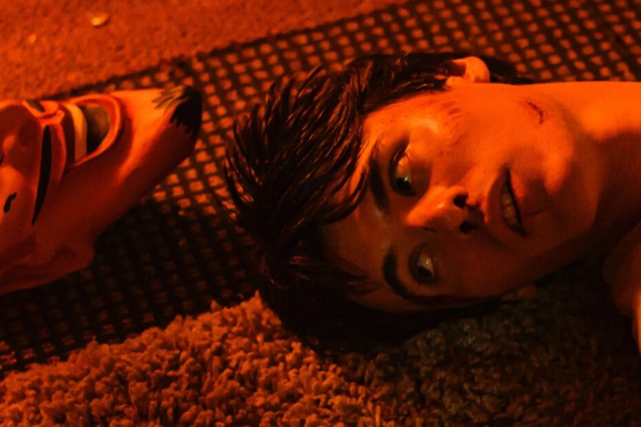 **Hell of a Summer: Uma Homenagem ao Clássico Slasher dos Anos 80** Verão de Terror: Humor e Horror em Hell of a Summer